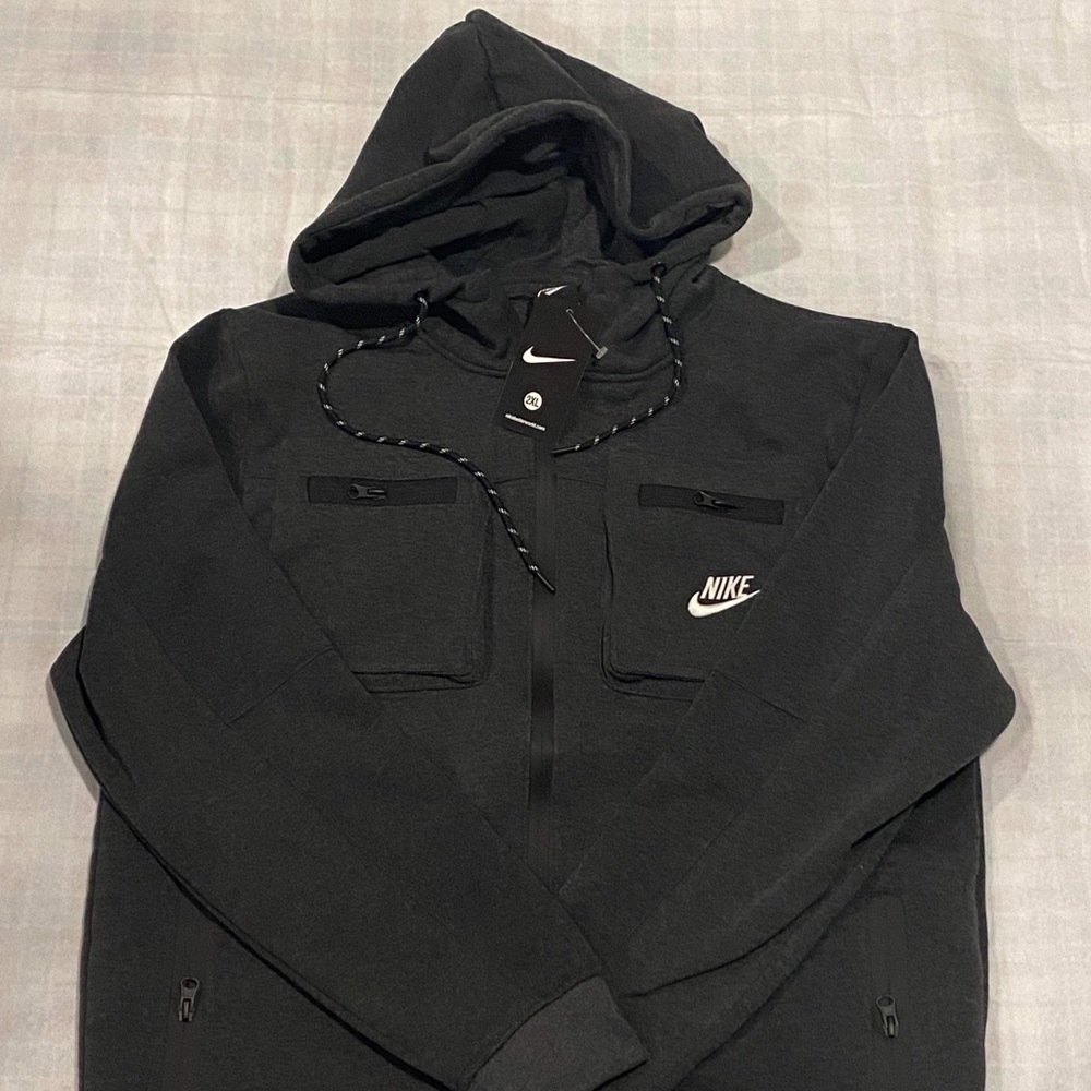 Mens nike tech